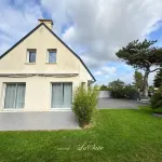 HOUSE NEAR THE SEA