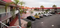 Express Inn & Suites - 5 Miles from St Petersburg Clearwater Airport - parking