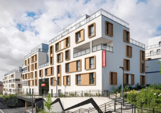 Appart Hôtel - Residhome Chartres Hôtels à proximité de : Église Saint-Pierre