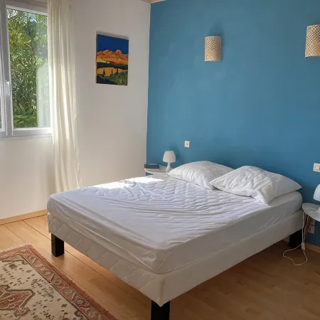 Vacation home on enclosed land 800 metres from the beach and shops Отели в г. Меске