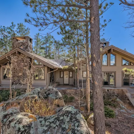 Beautiful, large, private home in Fox Acres- huge patio w/ gorgeous views!