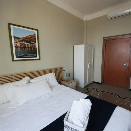 Luna Rooms