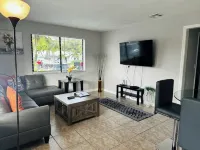 Spacious and Bright 2bed, washer/dryer, back yard