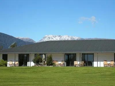 Heritage Park Lodge فنادق في 