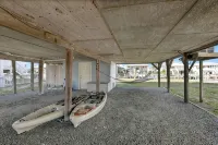 Steps to the Beach. Canal Front with New Dock. Clean, Cozy Getaway.