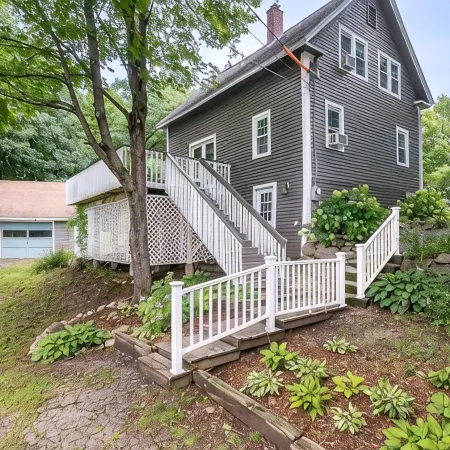 Meredith Town & Trail Cottage - Walkable to Water/Downtown, Dogs ok!
