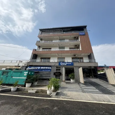 Radiant Hotel And Banquet