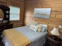 Welcoming log cabin on Keeler Lake - 5 bedrooms for a cozy getaway - Alppimaja