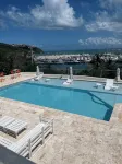 Stunning ocean front villa with pool and power generator. 10min drive to beach - Swimmingpools