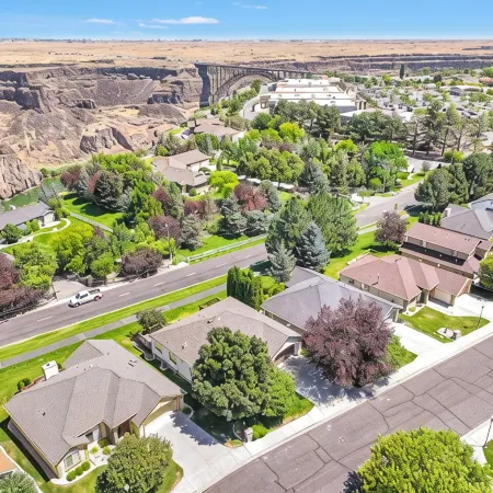 Luxury Home near Canyon; HOT TUB