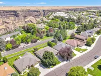 Luxury Home near Canyon; HOT TUB