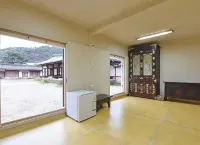Andong Jeongjaejongtaek - Parking