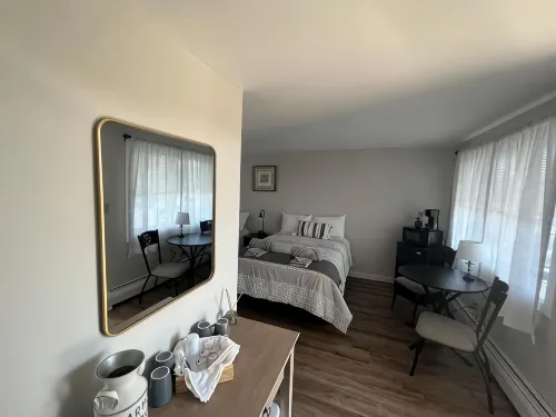 Lincoln House Motel - Motels