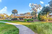 Dog-Friendly Condo Steps to Beach Wth Pool, AC & Elevator - Condos