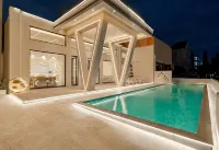 Dalian Crown Platinum Sunrise Scenic Hotel (Jinshitan Resort Jinshitan Happy Coast) - Rooftop Pools