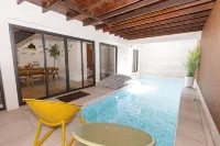 Cozy Pool Villa in Sukhumvit, walk 5 mins to BTS - Villas