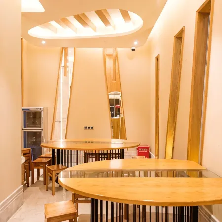 Elong Anyun Hotel (Shanghai Lujiazui Minsheng Road Subway Station)