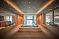 Falkensteiner Hotel Kronplatz - the Leading Hotels of the World - piscina