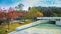 Holiday Inn Express LUANCHUAN by IHG - parking