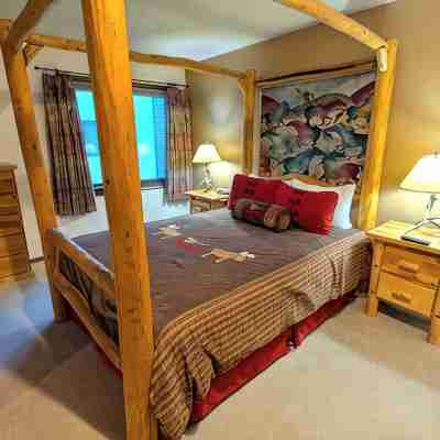 Spacious Condo w/ FREE WiFi, Parking, Heated Pool, Hot Tubs, Ski Shuttles Rooms