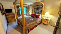 Spacious Condo w/ FREE WiFi, Parking, Heated Pool, Hot Tubs, Ski Shuttles