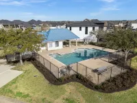 Lux Lakefront with Game-room, Community Pool, Paddleboards, and more! - 4-Star