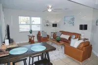 Naples Park Oasis - Cozy Two Bedroom Apartment - 4-Star