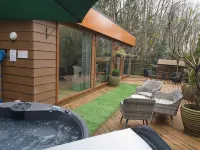 Relaxing couples getaway with hot tub