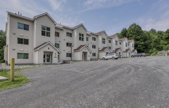 NEW Construction! Ski-In/Ski-Out Condo, fire place, Bunk room