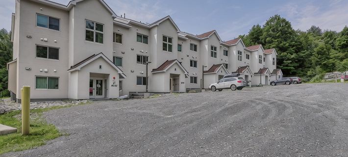 NEW Construction! Ski-In/Ski-Out Condo, fire place, Bunk room Hotels in Washington County
