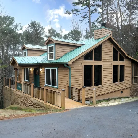 Helen Mountaintop Couples Retreat~Hot Tub~Sauna~King Bed~Pool Table