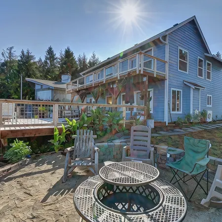 Hood Canal waterfront five bedrooms hottub watercrafts boat launch Olympic view