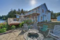 Hood Canal waterfront five bedrooms hottub watercrafts boat launch Olympic view