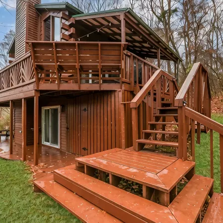 Log Cabin, 3 Bedrooms, Sauna, Cold Plunge, Full Body Massage Chair, Sleeps 6