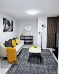 The Luxury Retreat, CalgaryCentral location, family oriented, feel at home! - Bungalow