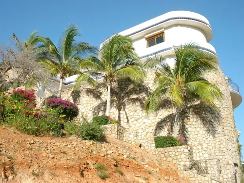 6-bedroom house in the Exclusive Pedregal Cabo. Wi-Fi and full gym, sleeps 12