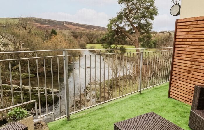 Beautiful cottage in the heart of Rhayader with riverside views ( pet friendly)