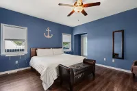 Huge Family Home in Lake Geneva. Sleeps 10 Pet Friendly! - 4-Star