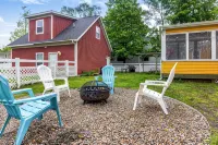 NEW! Marigold & Poppy - Group-Friendly Douglas Retreat - Central & Walkable - 4 estrellas