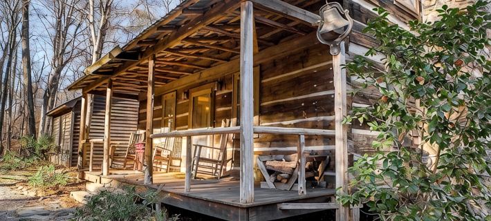 Cozy luxurious log cabin  near the rocky river カバラスのホテル
