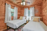 Spectacular Log Cabin Home 45 minutes to Asheville