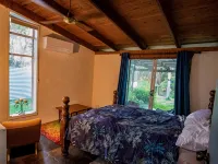 Quirky 4-bedroom home with gardens, wildlife, privacy, peace - 4 mins to beaches - Wifi