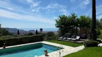 Superb villa sun swimming pool, quiet garden and sea view on the heights of Nice -  Ferienhäuser