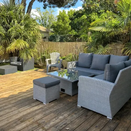 Air-conditioned wooden house, heated swimming pool, spa, internet and bicycles in a quiet location