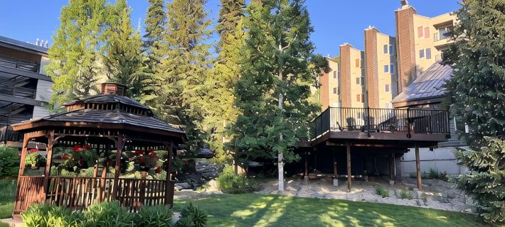 Top Floor Unit on the Corridor! AC Unit - 5 Min. Walk to WP Base! Pool-Hot Tub! Hotels in Winter Park