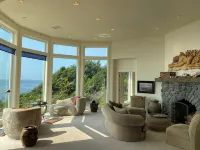 Where Views, Stars & Wildlife Meet: Your Secluded Cliffside Escape Awaits!