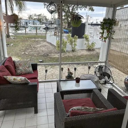 Cozy 1 bedroom 1 bath condo minutes from Sombrero beach.