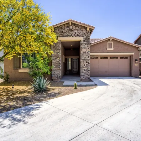 NEW!! GORGEOUS 4 Bed Desert Oasis with Pool!