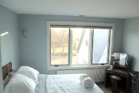 Spacious Modern farmhouse near CHO airport, weddings, wineries, national park!