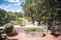 Downtown Home on 1.5 Acres! Perfect for Ski and Summer! Hot Tub and Outdoor Zen - Jacuzzi